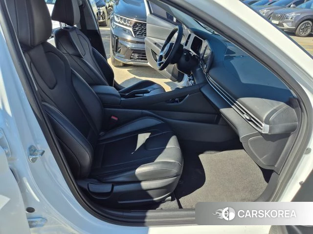 Hyundai The New Avante (CN7) 2023 Белый из Кореи, фото 2