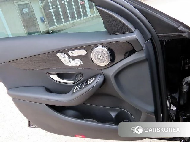 Mercedes-Benz C-Class W205 2019 Черный из Кореи, фото 2