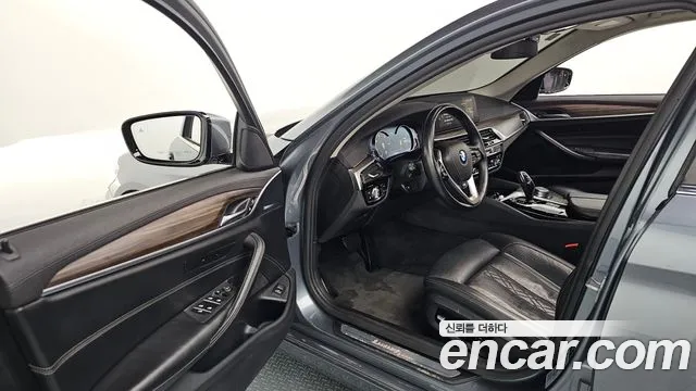 BMW 5 Series (G30) 2018 Серебристо-серый из Кореи, фото 2