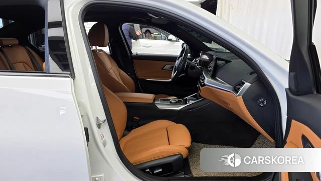 BMW 3 Series (G20) 2022 Белый из Кореи, фото 2