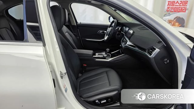 BMW 3 Series (G20) 2021 Белый из Кореи, фото 2