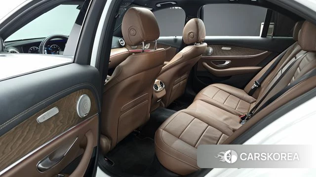 Mercedes-Benz E-Class W213 2021 Белый из Кореи, фото 2