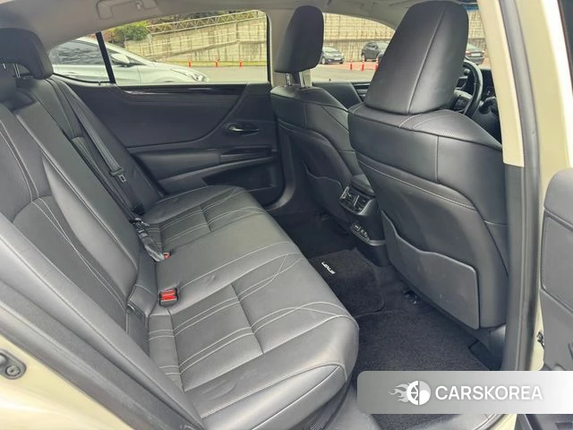 Lexus ES300h 7th generation 2020 Жемчужный цвет из Кореи, фото 2