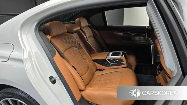 BMW 7 Series (G11) 2021 Белый из Кореи, фото 2