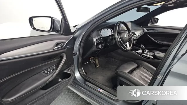 BMW 5 Series (G30) 2018 Серебристо-серый из Кореи, фото 2