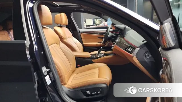 BMW 5 Series (G30) 2020 Черный из Кореи, фото 2