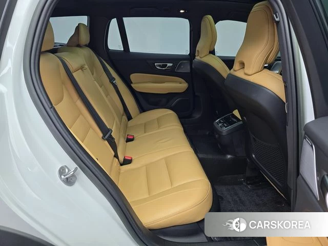 Volvo V60 Cross-Country 2nd Generation 2022 Белый из Кореи, фото 2