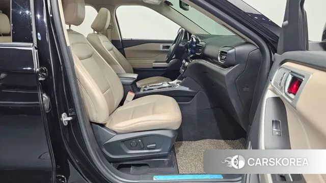 Ford Explorer 6th Generation 2022 Черный из Кореи, фото 2