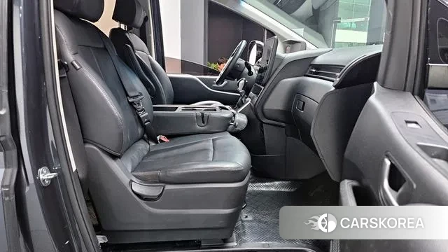 Hyundai Staria 2023 Серый из Кореи, фото 2