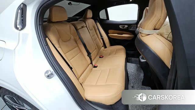Volvo S60 3rd generation 2022 Белый из Кореи, фото 2
