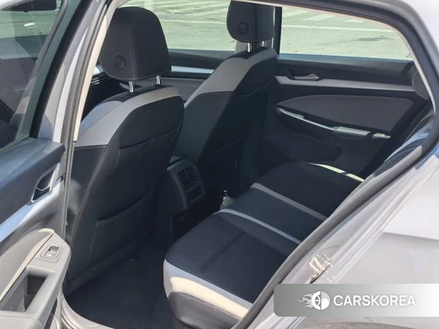 Volkswagen Golf 2023 Серебристо-серый из Китая, фото 2