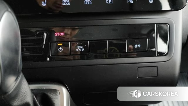 Hyundai Staria 2023 Желтый из Кореи, фото 2