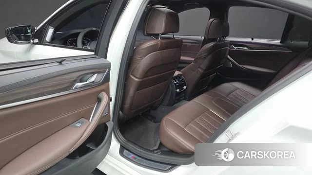 BMW 5 Series (G30) 2020 Белый из Кореи, фото 2