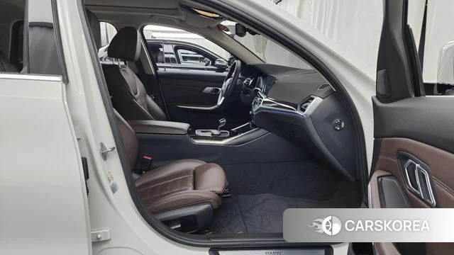 BMW 3 Series (G20) 2022 Белый из Кореи, фото 2