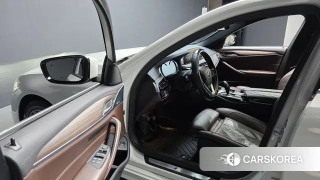 BMW 5 Series (G30) 2018 Белый из Кореи, фото 2