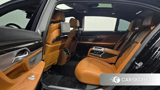 BMW 7 Series (G11) 2022 Черный из Кореи, фото 2