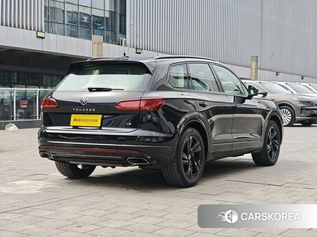 Volkswagen Touareg 2021 Черный из Китая, фото 2