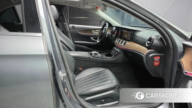 Mercedes-Benz E-Class W213 2018 Серый из Кореи, фото 2