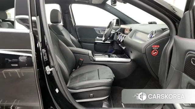 Mercedes-Benz GLA - Class H247 2025 Черный из Кореи, фото 2