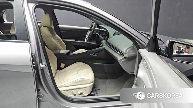 Hyundai The New Avante (CN7) 2023 Серебристо-серый из Кореи, фото 2