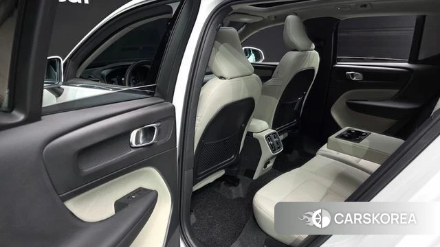 Volvo XC40 2025 Белый из Кореи, фото 2