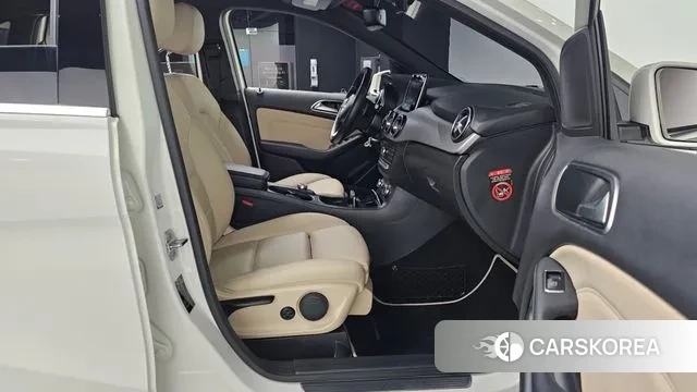 Mercedes-Benz B-Class W246 2018 Белый из Кореи, фото 2