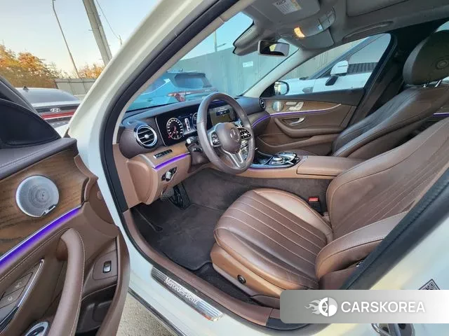 Mercedes-Benz E-Class W213 2019 Белый из Кореи, фото 2