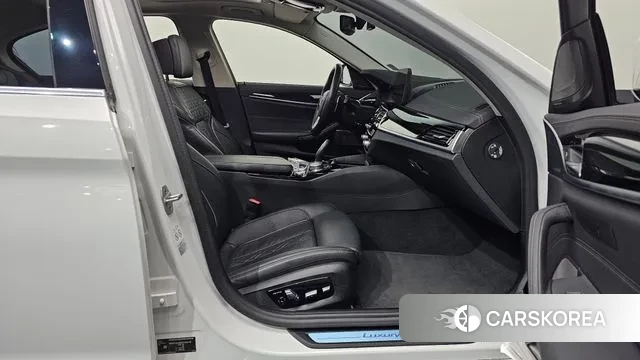 BMW 5 Series (G30) 2020 Белый из Кореи, фото 2