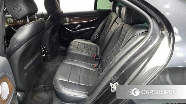 Mercedes-Benz E-Class W213 2021 Серый из Кореи, фото 2