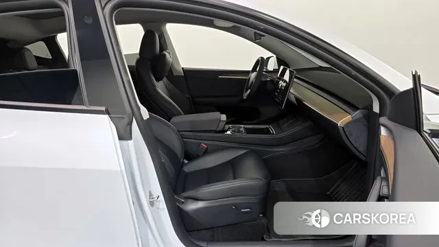 Tesla Model Y 2024 Белый из Кореи, фото 2