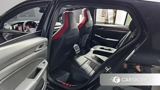 Volkswagen Golf 8th Generation 2023 Черный из Кореи, фото 2