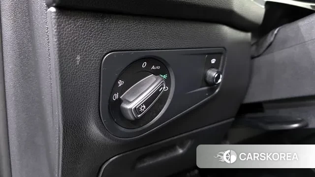 Volkswagen Tiguan Allspace 2022 Серебристо-серый из Кореи, фото 2