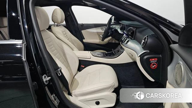 Mercedes-Benz E-Class W213 2021 Черный из Кореи, фото 2