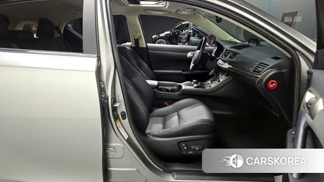 Lexus CT200h 2018 Серебряный из Кореи, фото 2