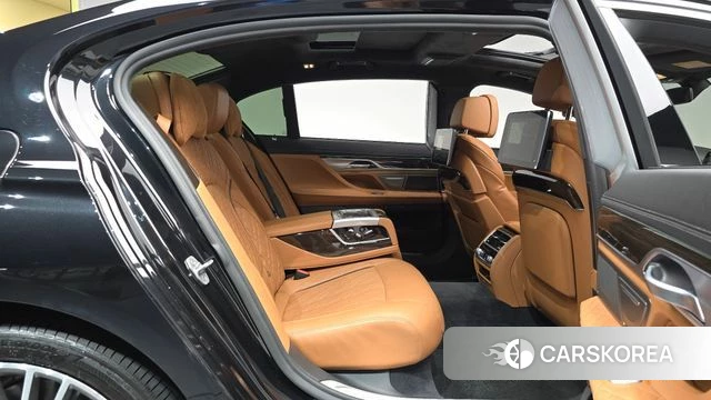 BMW 7 Series (G11) 2020 Черный из Кореи, фото 2