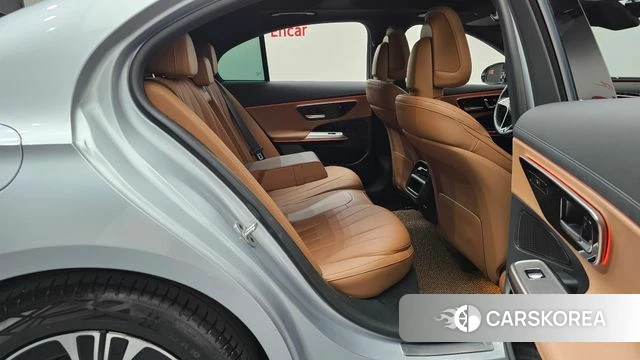 Mercedes-Benz E-Class W214 2024 Светло-серебряный цвет из Кореи, фото 2