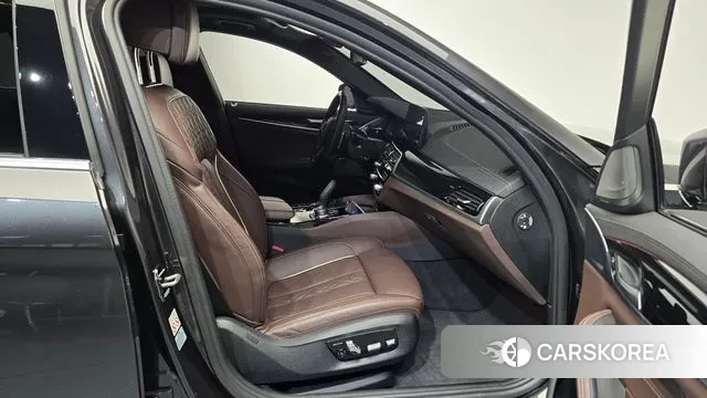 BMW 5 Series (G30) 2022 Серый из Кореи, фото 2