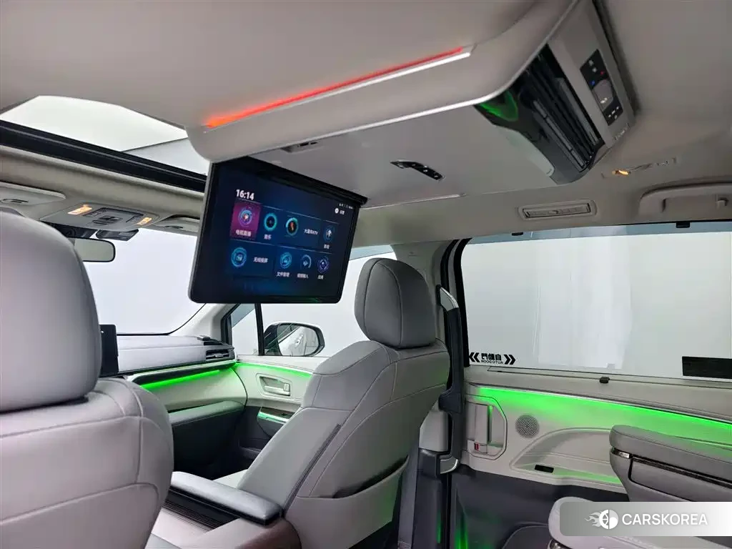 Toyota Grevia 2023 Белый из Китая, фото 2