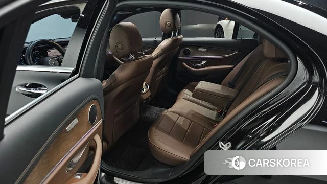 Mercedes-Benz E-Class W213 2021 Черный из Кореи, фото 2
