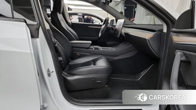 Tesla Model Y 2023 Белый из Кореи, фото 2