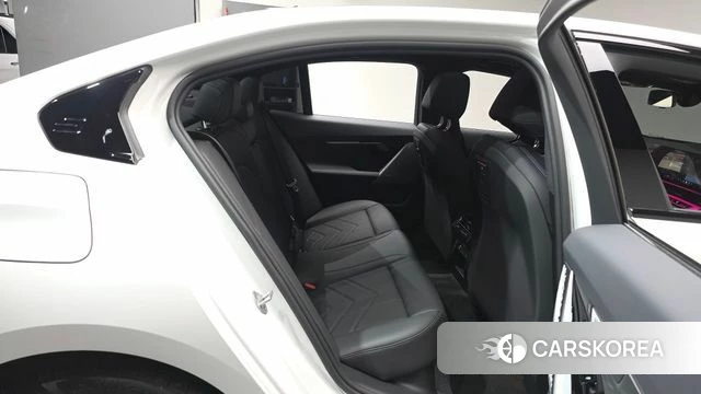 BMW 5 Series (G60) 2025 Белый из Кореи, фото 2