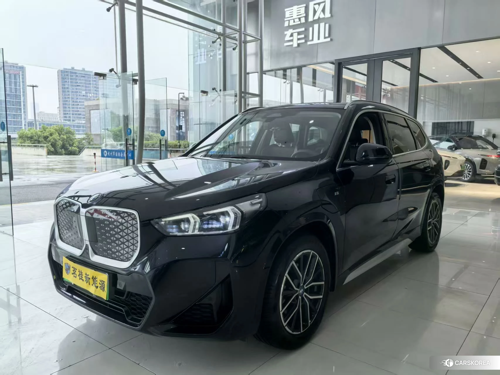 BMW iX1 2023 Черный из Китая, фото 2