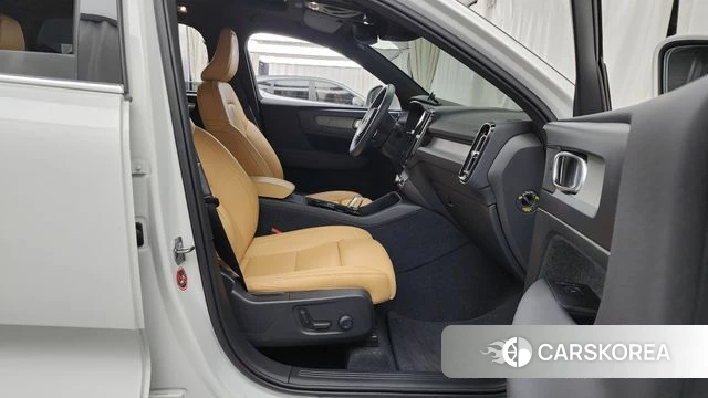 Volvo XC40 2021 Белый из Кореи, фото 2