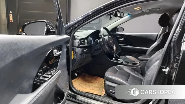 Kia Niro 2018 Черный из Кореи, фото 2