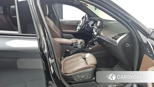 BMW X4 (G02) 2024 Черный из Кореи, фото 2