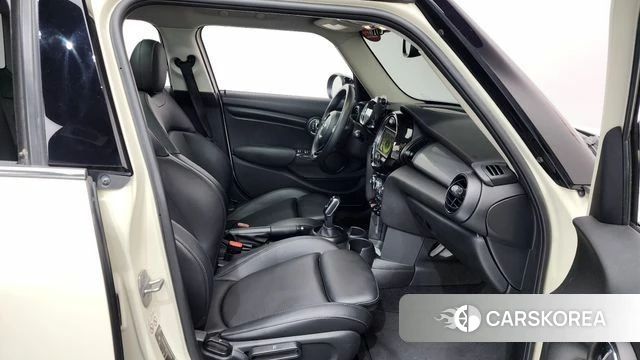 Mini Cooper D 2018 Жемчужный цвет из Кореи, фото 2