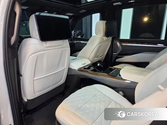 Cadillac Escalade 5th Generation 2025 Белый из Кореи, фото 2