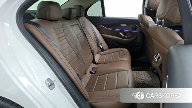 Mercedes-Benz E-Class W213 2018 Белый из Кореи, фото 2