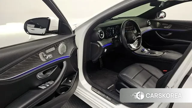 Mercedes-Benz E-Class W213 2022 Белый из Кореи, фото 2