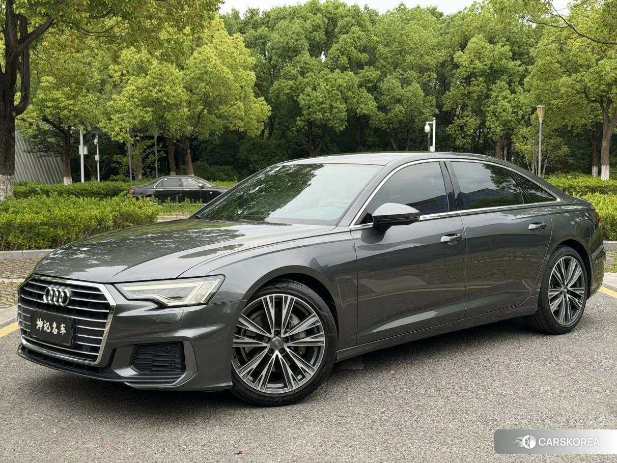 Audi A6L 2020 Серебристо-серый из Китая, фото 2